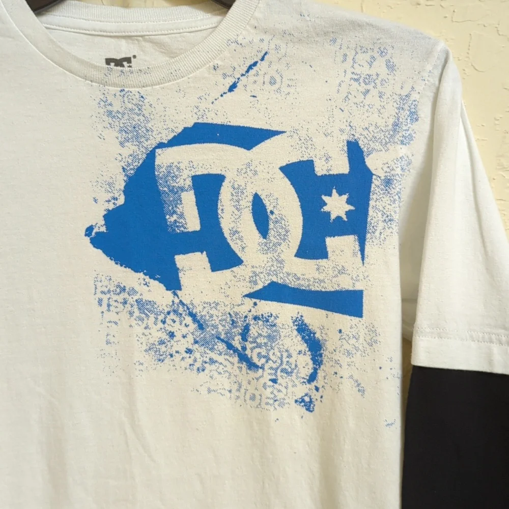 LIKE NEW DC Shoes Boys White Black Colorblock Long Sleeve Crewneck Tee Large